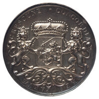 TMNK 00360
          <br/>
          Beloningspenning (zilveren afslag) van de Staten-Generaal, aan buitenlandse gezanten en bij bijzondere gelegenheden aangeboden
          <br/>
          <em>Republiek der Zeven Verenigde Nederlanden, republiek (1588-1795)</em>