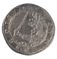 TMNK 00415
<br/>
Daalder (pfaffenfeindtaler, noodmunt) uit Lippstadt op naam van Christiaan van Brunswijk, geslagen uit het zilver van het standbeeld van Sint Liborius uit de kerk van Paderborn
<br/>
<em>Lippstadt</em>