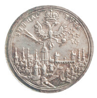 TMNK 01615
<br/>
Strooipenning bij de verkiezing van Karel III, koning van Spanje, tot Duits keizer (wordt Karel VI)
<br/>
<em>Duitse Rijk</em>