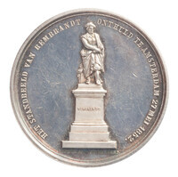 TMNK 03046
<br/>
Oprichten van een standbeeld voor Rembrandt van Rijn te Amsterdam
<br/>
<em>Nederland, Koninkrijk (1830-heden)</em>