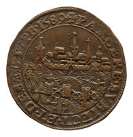 TMNK 04495
          <br/>
          Rekenpenning van Gelderland met de buste van Philips II en een belegerde stad
          <br/>
          <em>Republiek der Zeven Verenigde Nederlanden</em>
