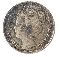 TMNK 05889
          <br/>
          Tien cent (dubbeltje) uit Nederland op naam van Wilhelmina, koningin der Nederlanden (1890-1948)
          <br/>
          <em>Nederland, Koninkrijk (1830-heden)</em>