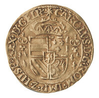 TMNK 06608
<br/>
Zonnekroon uit Gelre op naam van Karel V, keizer (1519-1556)
<br/>
<em>Gelre, hertogdom (1339-1581)</em>