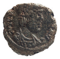 TMNK 09717
<br/>
Aes 4 uit het Romeinse Rijk op naam van Honorius (395-423)
<br/>
<em>Romeins Keizerrijk</em>