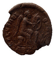 TMNK 09734
<br/>
Aes 4 uit het Romeinse Keizerrijk op naam van Aelia (Athenaïs) Eudocia (422-462), echtgenote van Theodosius II
<br/>
<em>Oost-Romeinse Rijk</em>