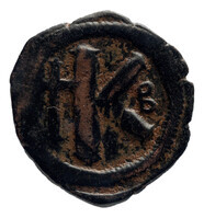TMNK 09747
<br/>
Halve follis (twintig nummi) uit het Byzantijnse Rijk op naam van Justinus I (518-527)
<br/>
<em>Byzantijns Keizerrijk</em>