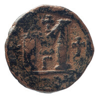 TMNK 09751
<br/>
Follis (veertig nummi) uit het Byzantijnse Rijk op naam van Justinus I (518-527) / Justinianus I (527-565)
<br/>
<em>Byzantijns Keizerrijk</em>