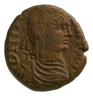 TMNK 09763
<br/>
Halve follis (twintig nummi) uit het Byzantijnse Rijk op naam van Justinianus I (527-565)
<br/>
<em>Byzantijns Keizerrijk</em>