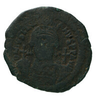 TMNK 09766
<br/>
Halve follis (twintig nummi) uit het Byzantijnse Rijk op naam van Justinianus I (527-565)
<br/>
<em>Byzantijns Keizerrijk</em>