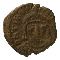 TMNK 09800
<br/>
Kwart follis uit het Byzantijnse Rijk op naam van Mauritius Tiberius (582-602)
<br/>
<em>Byzantijns Keizerrijk</em>