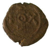 TMNK 09800
<br/>
Kwart follis uit het Byzantijnse Rijk op naam van Mauritius Tiberius (582-602)
<br/>
<em>Byzantijns Keizerrijk</em>