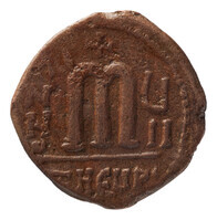 TMNK 09806
<br/>
Follis (veertig nummi) uit het Byzantijnse Keizerrijk op naam van Phocas
<br/>
<em>Byzantijns Keizerrijk</em>