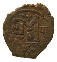 TMNK 09815
<br/>
Follis uit het Byzantijnse Rijk op naam van Heraclius, keizer (610-641) / Heraclius Constantijn III, keizer (641)
<br/>
<em>Byzantijns Keizerrijk</em>