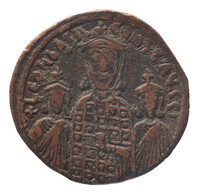 TMNK 09843
          <br/>
          Follis uit het Byzantijnse Rijk op naam van Basilius (Basileios) I, keizer (867-886) / zoon van Basilius Constantijn / Leo (Leon) VI van Byzantium, keizer (886-912)
          <br/>
          <em>Byzantijns Keizerrijk</em>
