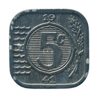 TMNK 10881
          <br/>
          Vijf cent (stuiver) uit Nederland uit de tijd van de Duitse bezetting (1940-1945)
          <br/>
          <em>Nederland, Duitse bezetting (1940-1945)</em>