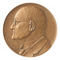 TMNK 13035
<br/>
Veertigjarig jubileum van Willem Johannes van Vloodorp, directeur van de Groot Noord-Hollandsche
<br/>
<em>Begeer, Cornelis Leonard Johannes (1869-1946)</em>