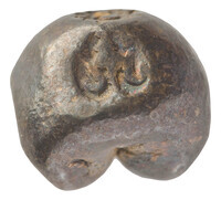 TMNK 15968
<br/>
Halve baht (dubbele salu’ng, ‘kogelmunt’) uit Thailand op naam van Rama IV (1851-1861)
<br/>
<em>Thailand, koninkrijk</em>