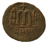 TMNK 16767
<br/>
Follis (veertig nummi) uit het Byzantijnse Rijk op naam van Tiberius Constantijn (578-582)
<br/>
<em>Byzantijns Keizerrijk</em>